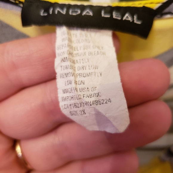 🤩Linda Leal Stretch Plus Size Top🤩 - Picture 4 of 4